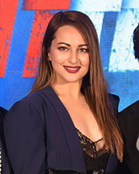 Akshay Kumar, Sonakshi Sinha, Shahrukh Khan and Siddharth Malhotra