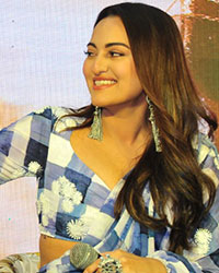 Saiee Manjrekar and Sonakshi Sinha