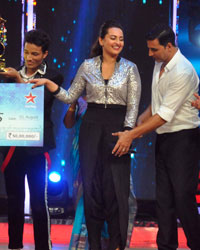 Promotion of Once Upon a Time in Mumbai Dubara on the sets of india's Dancing Supersta