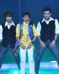 Promotion of Once Upon a Time in Mumbai Dubara on the sets of india's Dancing Supersta