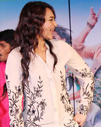 Sonakshi Sinha and Shahid Kapoor