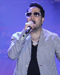 'Purani Jeans' starcast promotes their movie at Mika Singh Concert at Padmabhushan Vasantdada Patil Pratishthan College of engineering, Sion