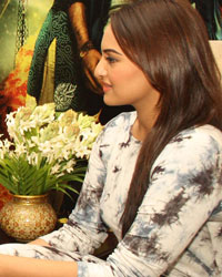 Shahid Kapoor and Sonakshi Sinha