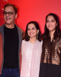 Vidhu Vinod Chopra and Anupama Chopra with their daughter Zuni Chopra