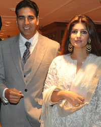 Dimple Kapadia, Akshay Kumar and Twinkle Khanna