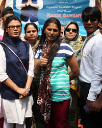 Rakhi Sawant and helping hand foundation distribute dustbins to road side vendors and needy people on occasion on World Women day