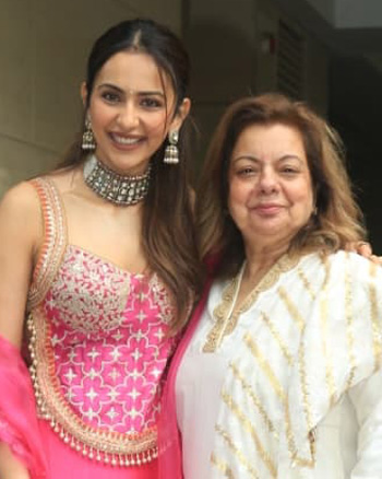 Rakul Preet Singh and Pooja Bhagnani