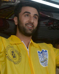 Ranbir Kapoor Felicitates Mumbai Traffic Police