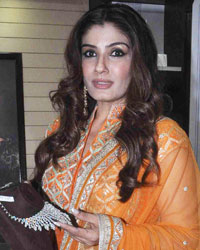 Raveena Tandon Visits PN Gadgil Jewellers