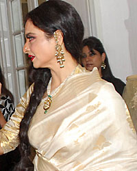 Rekha Inaugurates Sahachari Foundation Exhibition