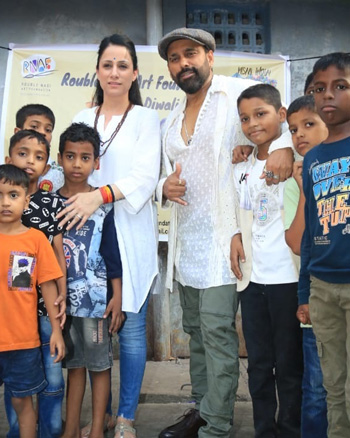 Rouble Nagi and Choreographer Bosco Martis Celebrate Diwali with @rnartfoundation children In Dhobi Ghat