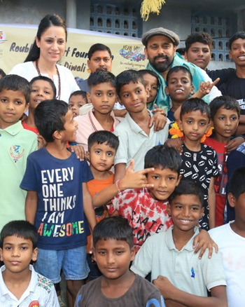 Rouble Nagi and Choreographer Bosco Martis Celebrate Diwali with @rnartfoundation children In Dhobi Ghat