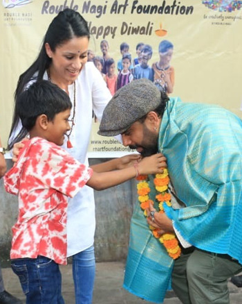 Rouble Nagi and Choreographer Bosco Martis Celebrate Diwali with @rnartfoundation children In Dhobi Ghat