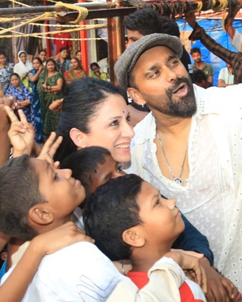 Rouble Nagi and Choreographer Bosco Martis Celebrate Diwali with @rnartfoundation children In Dhobi Ghat