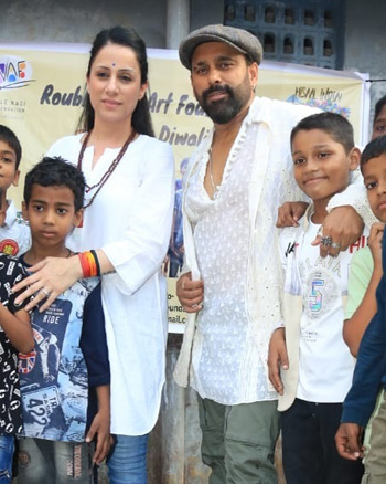 Rouble Nagi and Choreographer Bosco Martis Celebrate Diwali with @rnartfoundation children In Dhobi Ghat