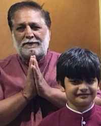 Bollywood Photographer RT Chawla with his grandsons