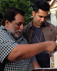 Photographer RT Chawla and Varun Dhawan