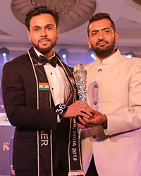 Pankaj Kharbanda (Vice President Ru Ba Ru Mr.India) with the winner of RU BA RU Mr. India Syed Zain