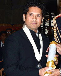 Sachin Tendulkar receives 'Bharat Ratna' award from Indian President Pranab Mukherjee