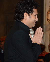 Sachin Tendulkar receives 'Bharat Ratna' award from Indian President Pranab Mukherjee