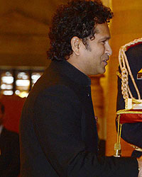 Sachin Tendulkar receives 'Bharat Ratna' award from Indian President Pranab Mukherjee