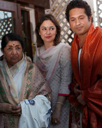 Raj Thackeray, Lata Mangeshkar, Anjali Tendulkar and Sachin Tendulkar