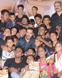 Star cast of 'Prem Ratan Dhan Payo' celebrate Diwali with Dharavi Rocks