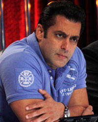 Salman Promotes Big Boss on sets of JDJ