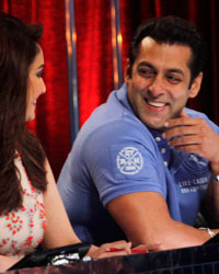 Salman Promotes Big Boss on sets of JDJ