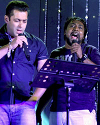 Salman Khan Unveils Aaj Ki Party Song