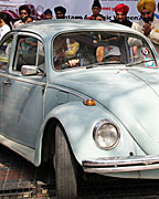 Volkswagen Beetle of Major Sidhu being flagged off by Mr Naunihal Singh, SSP Chandigarh