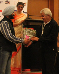 Mr Yadwinder Singh Bains, CEO Waves Group presenting a bouquet to Mr Shashi Garcha, Chief Stewart, FMSCI