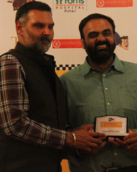 Mr Naunihal Singh presenting a memento to Gulpreet Aulakh and Nikhil Jaspal