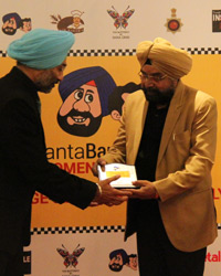 Mr HKS Lamba, CEO of Yupp Soda receiving a memento from Justice Jaspal of Punjab