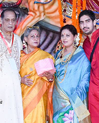 Debu Mukherjee with Jaya Bachchan, Sharbani Mukherjee and Ayan Mukherjee