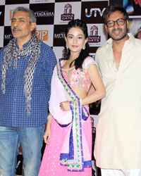 Prakash Jha, Ajay Devgn and Amrita Rao