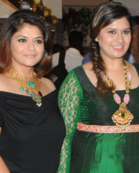 Pragati Mehra, Designer Manali Jagtap and Lucky Morani