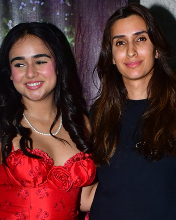 Kaveri Kapur and  Pragya Kapoor