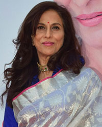 Shobha De