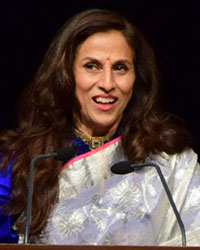 Shobha De