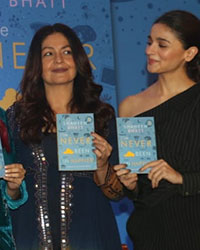 Mahesh Bhatt, Soni Razdan, Pooja Bhatt and Alia Bhatt