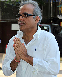 Prayer meet of Madhuri dixit's father, Shankar Dixit Prayer Meet