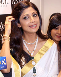 Shilpa Shetty during the inauguration of Anmol Jewellers showroom