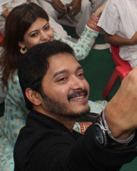 Shreyas Talpade celebrate Valentine's Day with cancer patient children of TATA Memorial Hospital