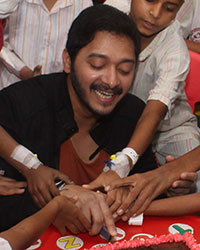 Shreyas Talpade celebrates Valentine's Day with cancer patient children of TATA Memorial Hospital