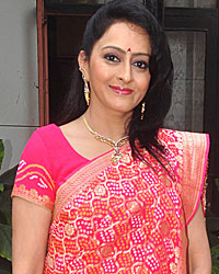 Dr.Veena Mundhra