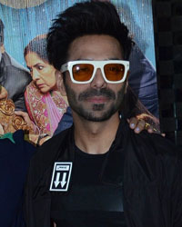 Tahira Kahya with her mother and Aparshakti Khurana