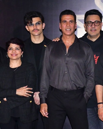 Jyoti Deshpande, Veer Pahariya, Akshay Kumar, Dinesh Vijan and Amar Kaushik