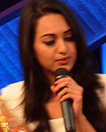 Sonakshi Sinha on the sets of Dance Ke Superkids