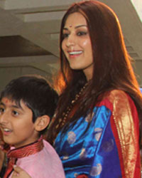 Sonali Bendre Ganpati Visarjan